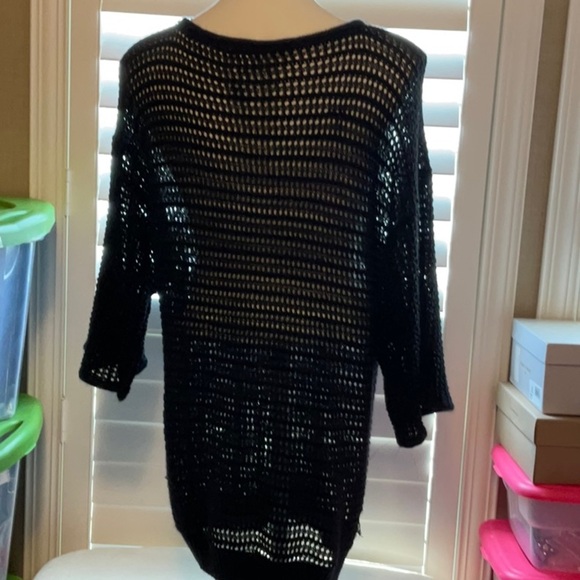 Elegant Black Open-Knit Sweater - Picture 3 of 6